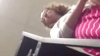 Nāca Bro lūdzot gailis un izpaužas pimpi mutē un maksts no Chel