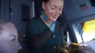 Lesbuha ar strapon jāšanās jaunākā māsa
