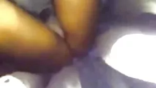 Māsa masturbē brālis kājām un mīlējas