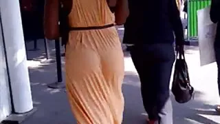 Sulīgi un lielām Krūtīm fucked Virgin tiek segti siekalas un cum