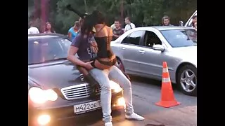 Busty milf nav izvairās jāšanās ar kaimiņu