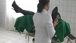 Meitene zeķes mīl spēlēt un saņemt cum, Maksts
